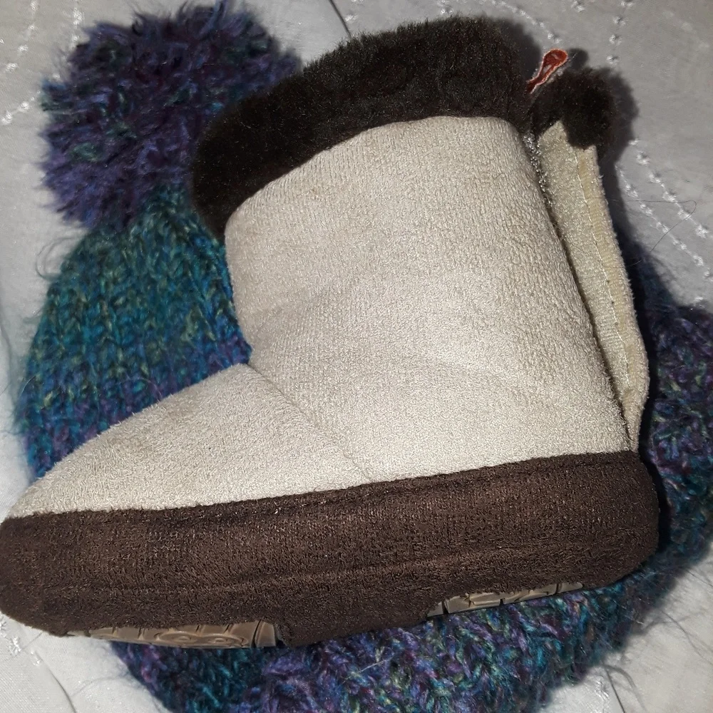 Tickle Toes booties & hat